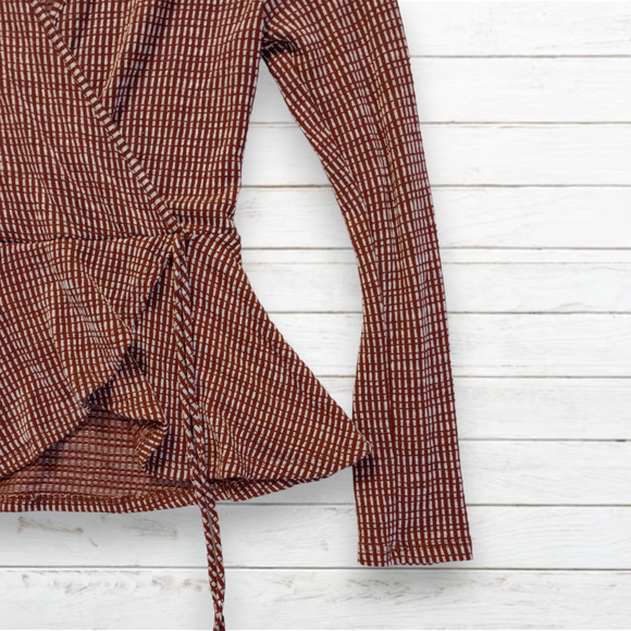 CAUTION To The Wind Burnt Orange‎ White Long Sleeve Cross Over VNeck Blouse M - Picture 2 of 8